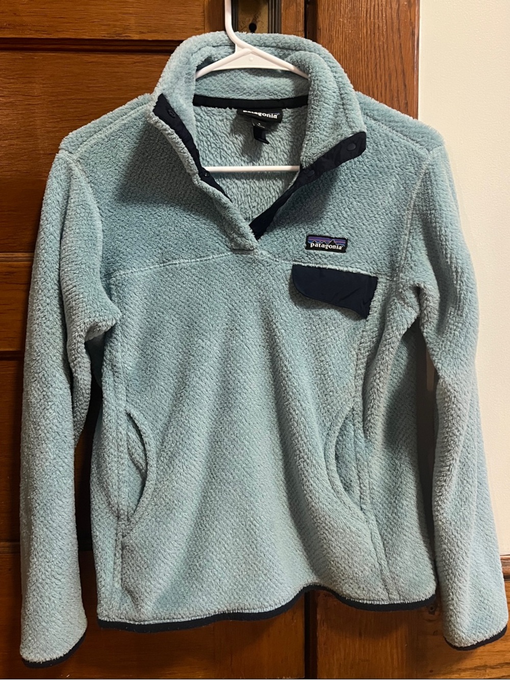 Patagonia Women's Light Blue/ Teal Fleece Pullover with Navy Trim